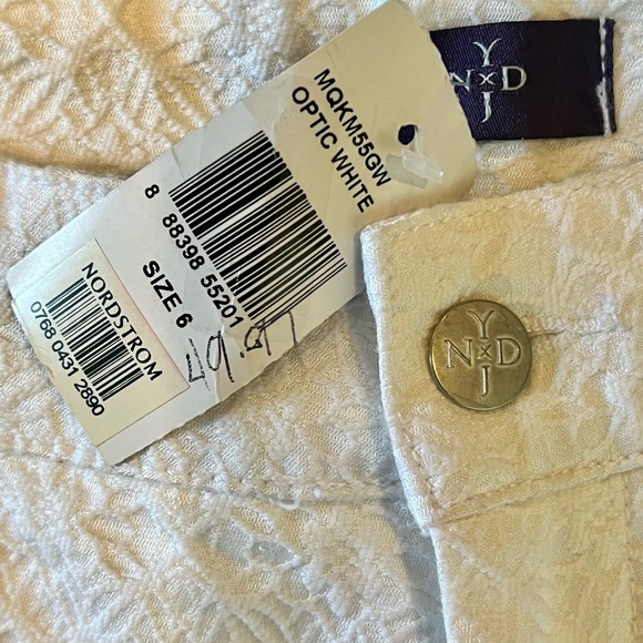 White crop NYDJ floral textured optic white NWT size 6 White skinny jeans - Picture 6 of 9